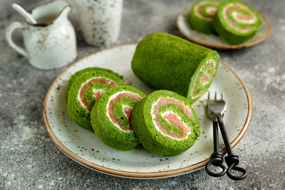 Ruladă cu spanac, cremă de brânză și șuncă