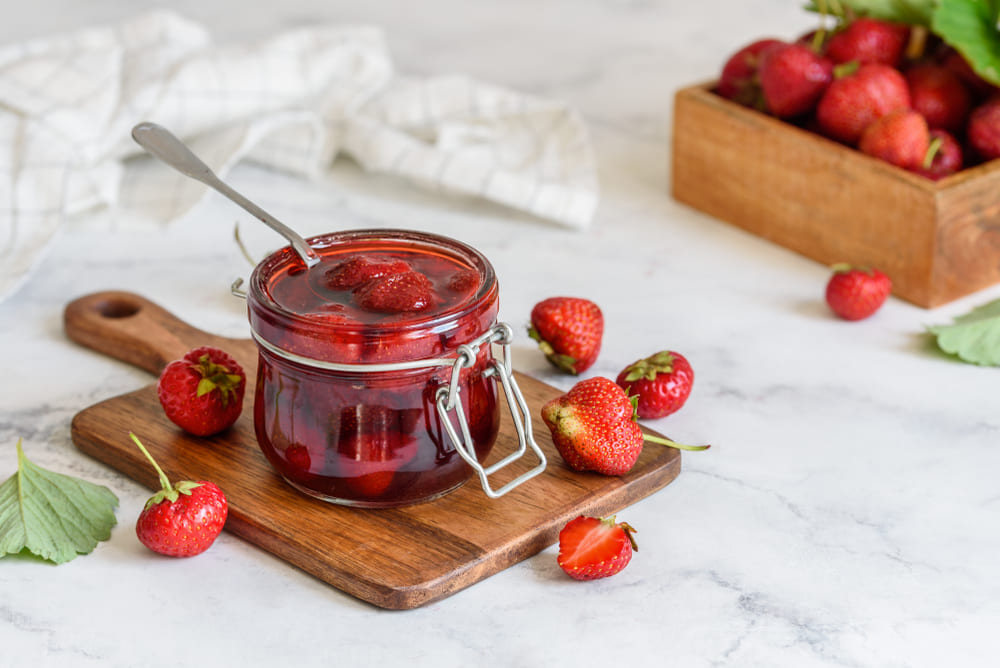 borcan cu dulceata de capsuni