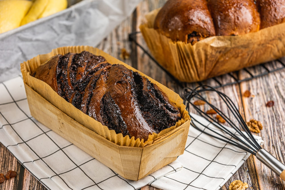 cozonac cu nuca in tava de lemn