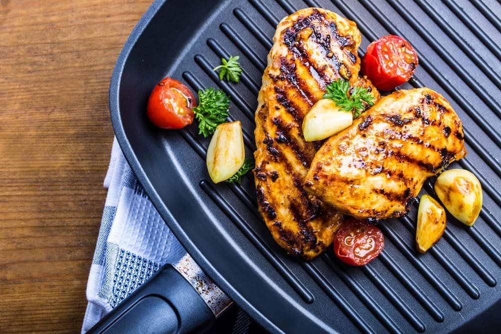 piept de pui pe grill cu rosi si usturoi