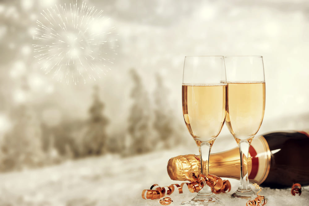 2 pahare cu sampanie