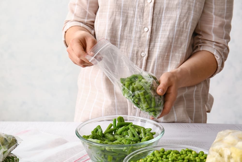 Depozitare pastai si mazare pentru congelare