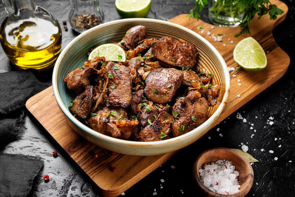 Ficăței de pui cu ceapă la tigaie