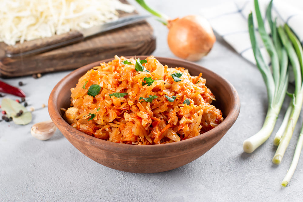 Varză călită cu ceapa verde