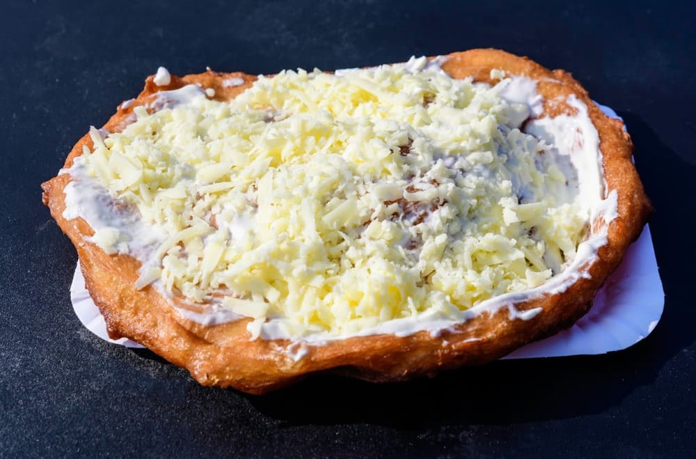 Rețeta clasică de langoși cu brânză