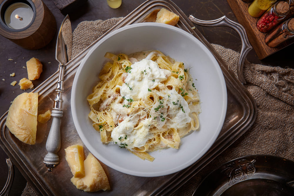 Paste quatro formaggi cu branzeturi