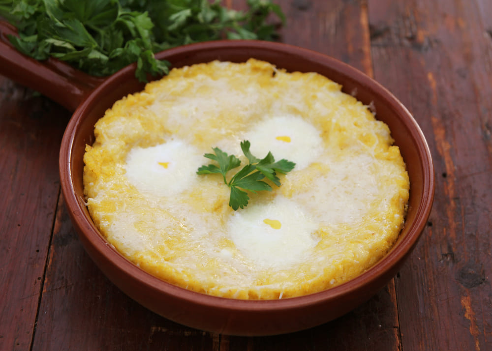 Portie de mamaliga la cuptor