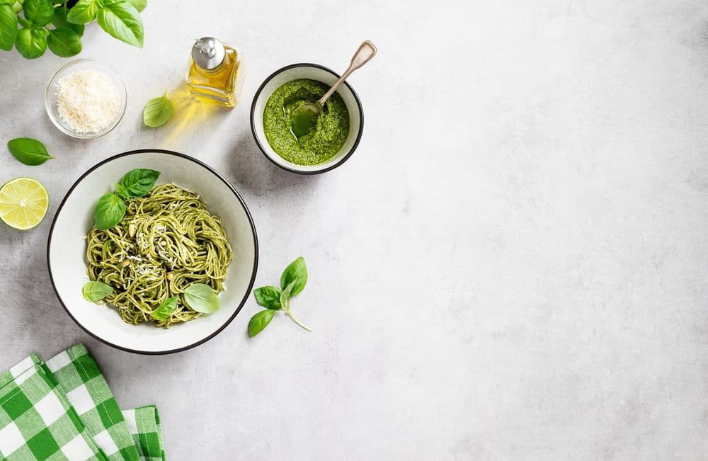 Ingrediente paste cu sos pesto