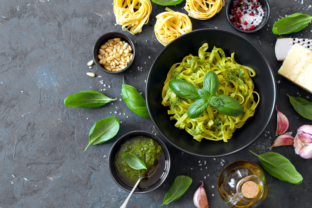 Montarea farfuriilor cu paste cu sos pesto