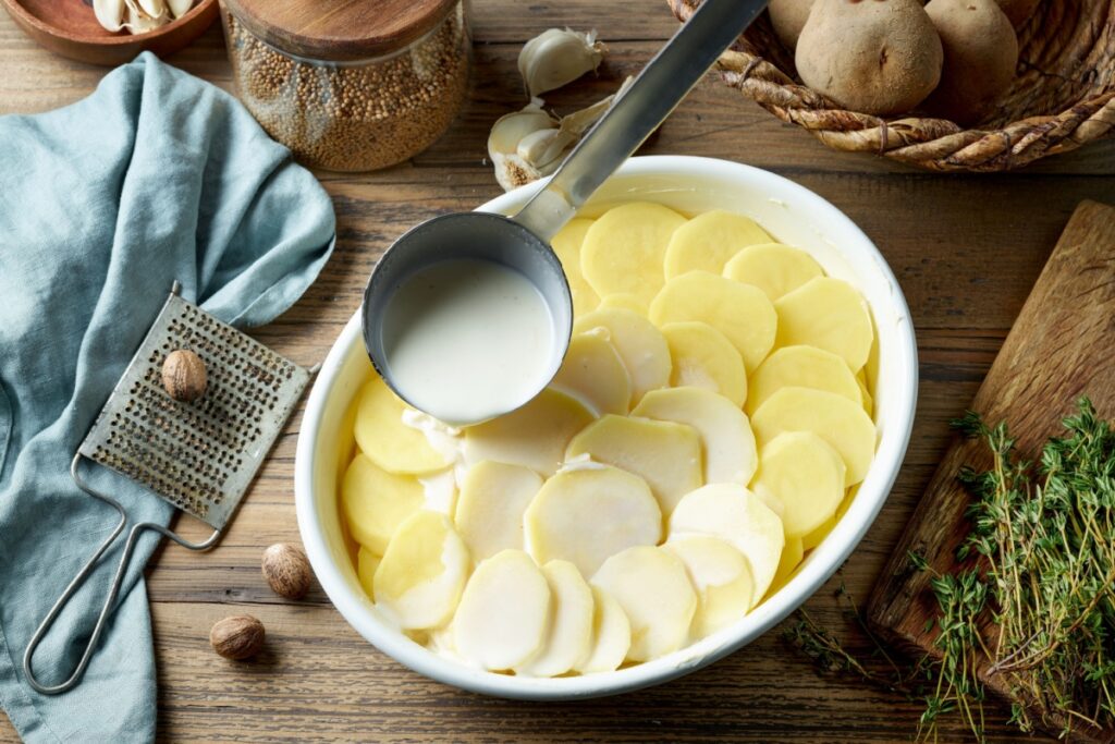 Ingrediente pentru reteta de cartofi gratinati la cuptor