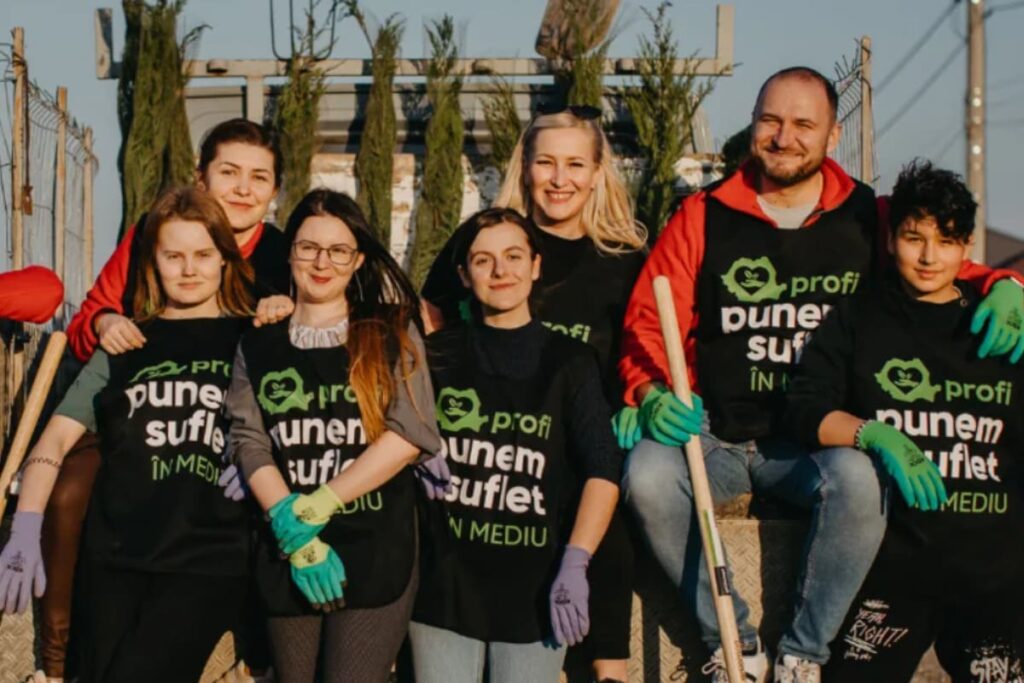 Echipa de volunari pentru un proiect de mediu Profi