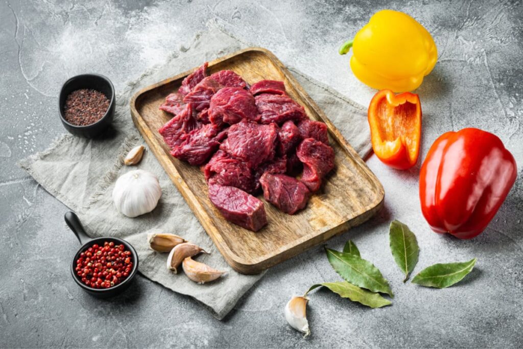 Ingrediente pentru gulas de vita unguresc