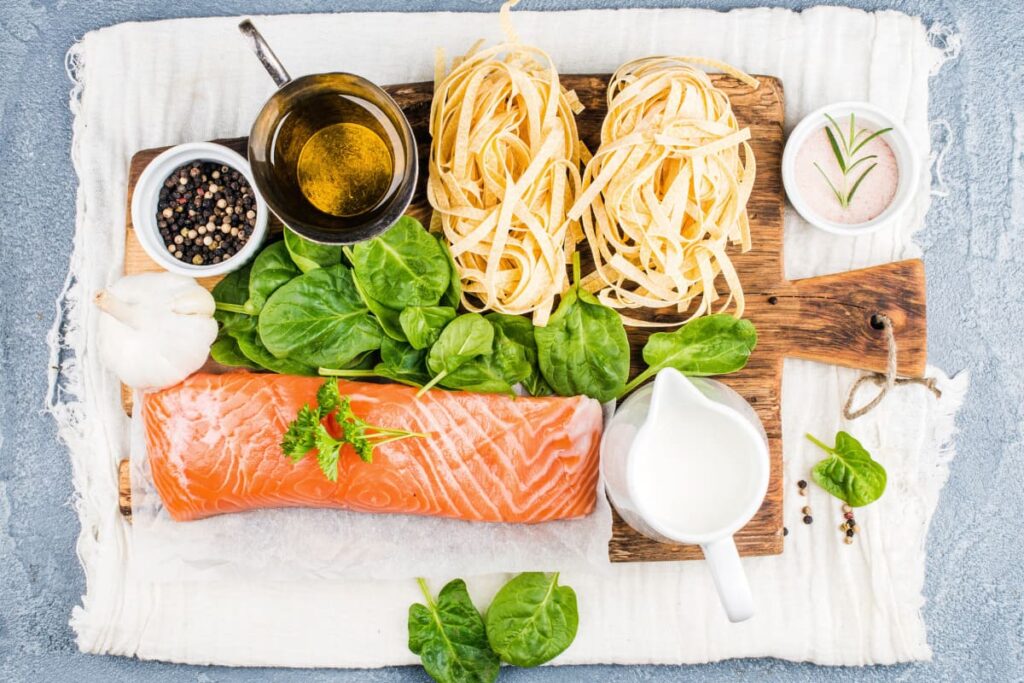Somon si alte ingrediente pentru reteta de paste