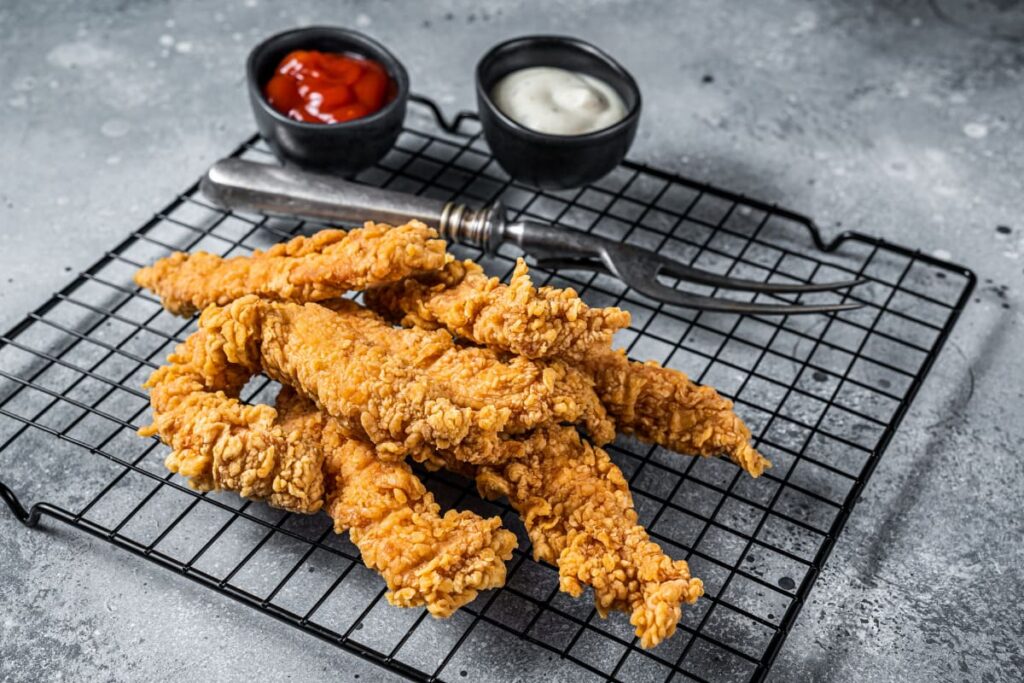 crispy de pui pe gratar de bucatarie cu boluri de sos